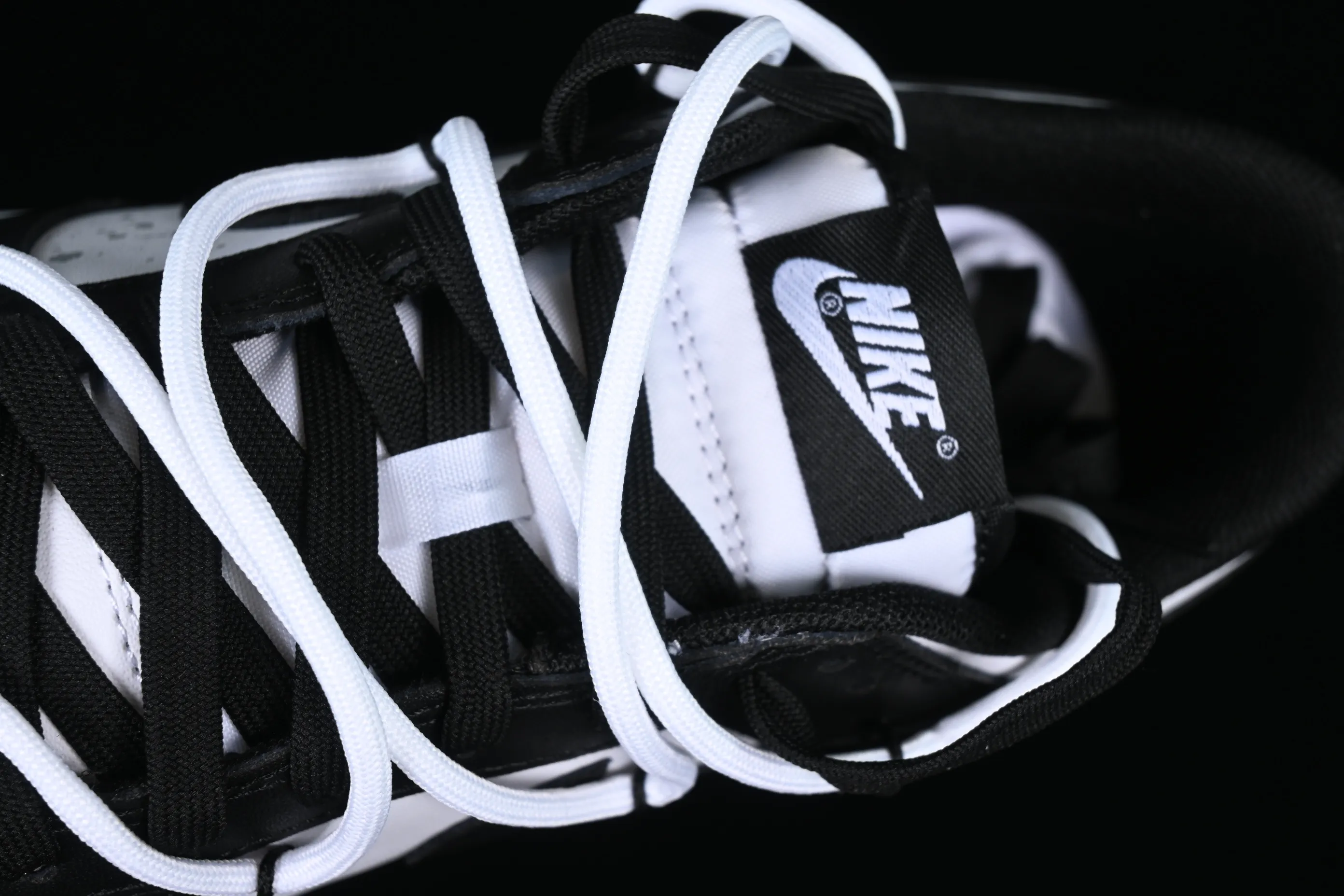 All categories Nk SB Dunk series Nk SB Dunk Low low-top sneakers CS version Nk Dunk Low "Panda" black and white panda customized version of deconstructed strap casual sneakers CW1590-100
